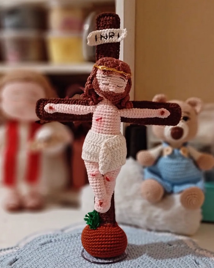 jesus crucificado Amigurumi